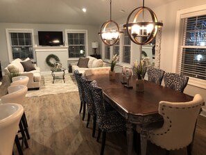 Panoramic Penthouse | Living area | Flat-screen TV - Ocean Manor Inn (Ocean City)