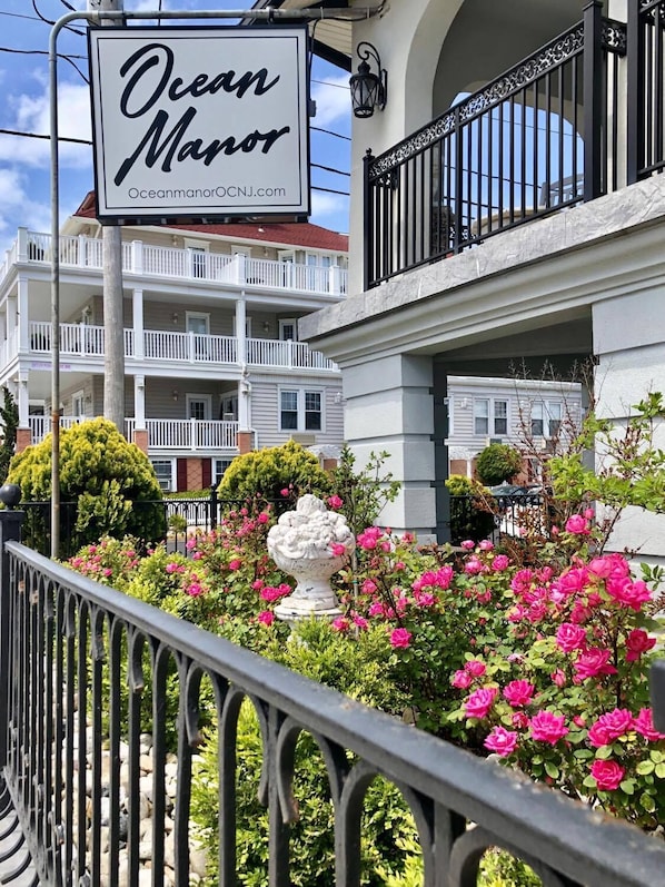 Exterior detail - Ocean Manor Inn (Ocean City)