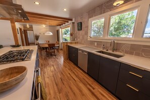 Fridge, microwave, oven, stovetop - Fun and Eclectic McNiffityville!  Dog Friendly - Near Town! (Salida)
