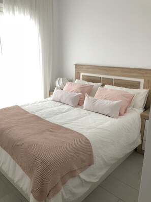 2 slaapkamers, een strijkplank/strijkijzer, wifi, beddengoed