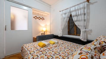 2 bedrooms, iron/ironing board, WiFi (free), bed sheets