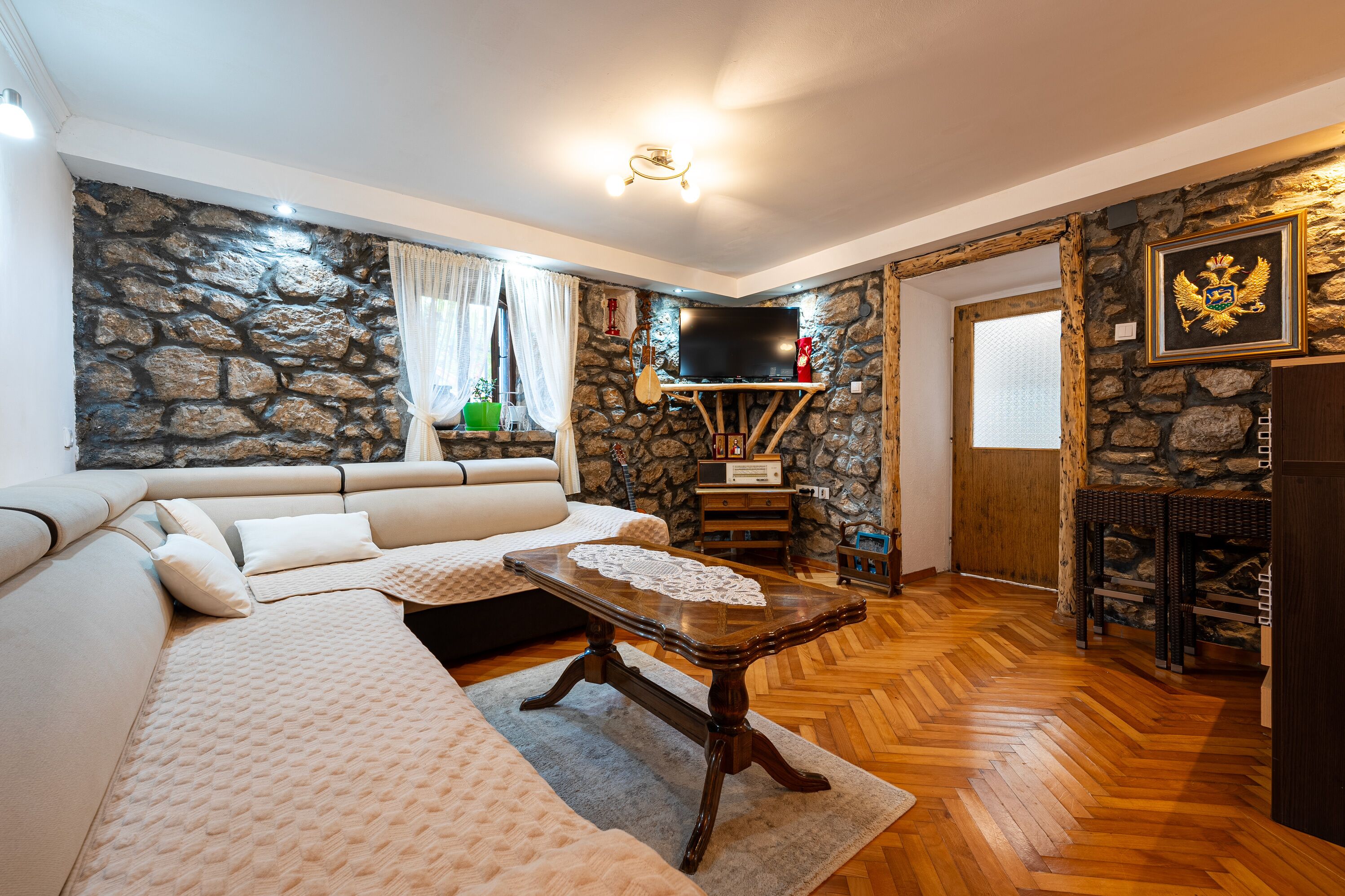 Flat-screen TV, fireplace