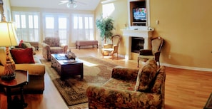 TV, lareira, DVD player