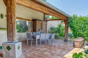 Outdoor dining - Les Vignes de Carcassonne 4* - Piscine et clim (Capendu)