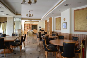 Free daily buffet breakfast - Hotel Incognito Pomorie (Pomorie)