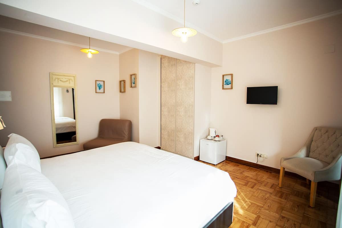 Luxury Double or Twin Room | Premium bedding, down comforters, memory foam beds, in-room safe