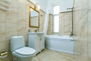 Boblebad, hårføner, håndklær og såpe