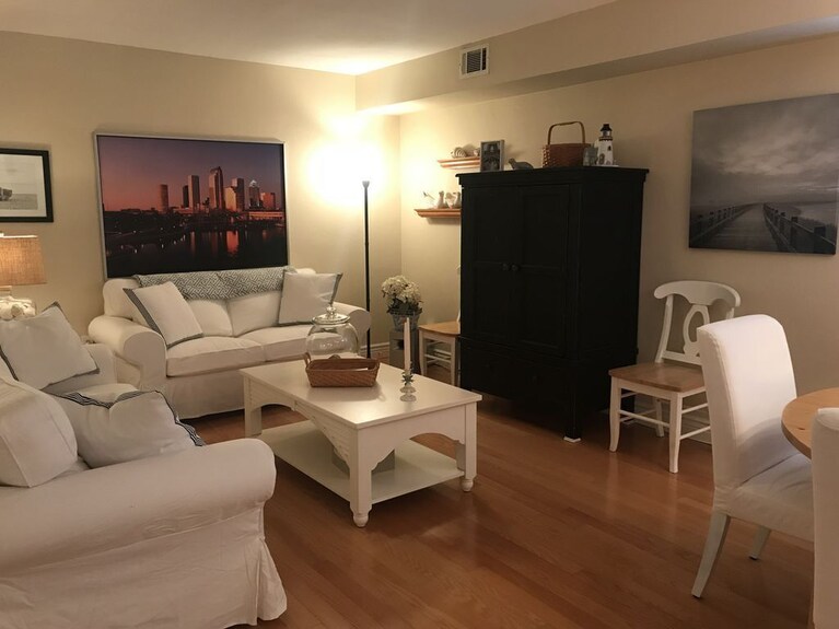 Walking Distance To Beach And Dining! - St. Pete Beach, FL