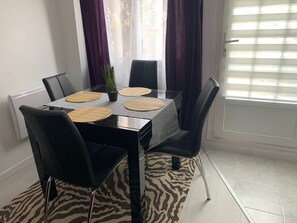 Dining - Cosy accommodation between Paris and Disneyland (Villiers-sur-Marne)