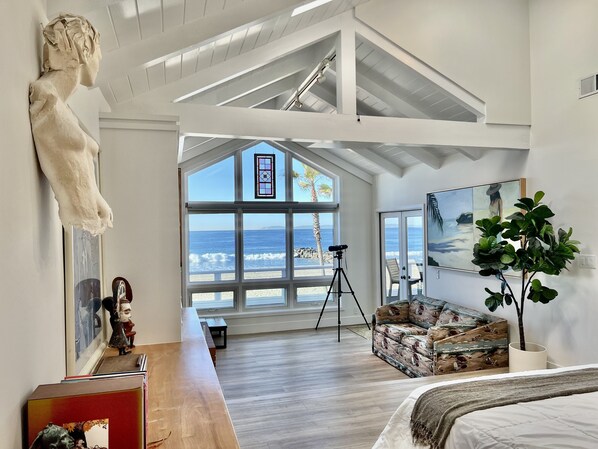 3 bedrooms, desk, iron/ironing board, travel crib