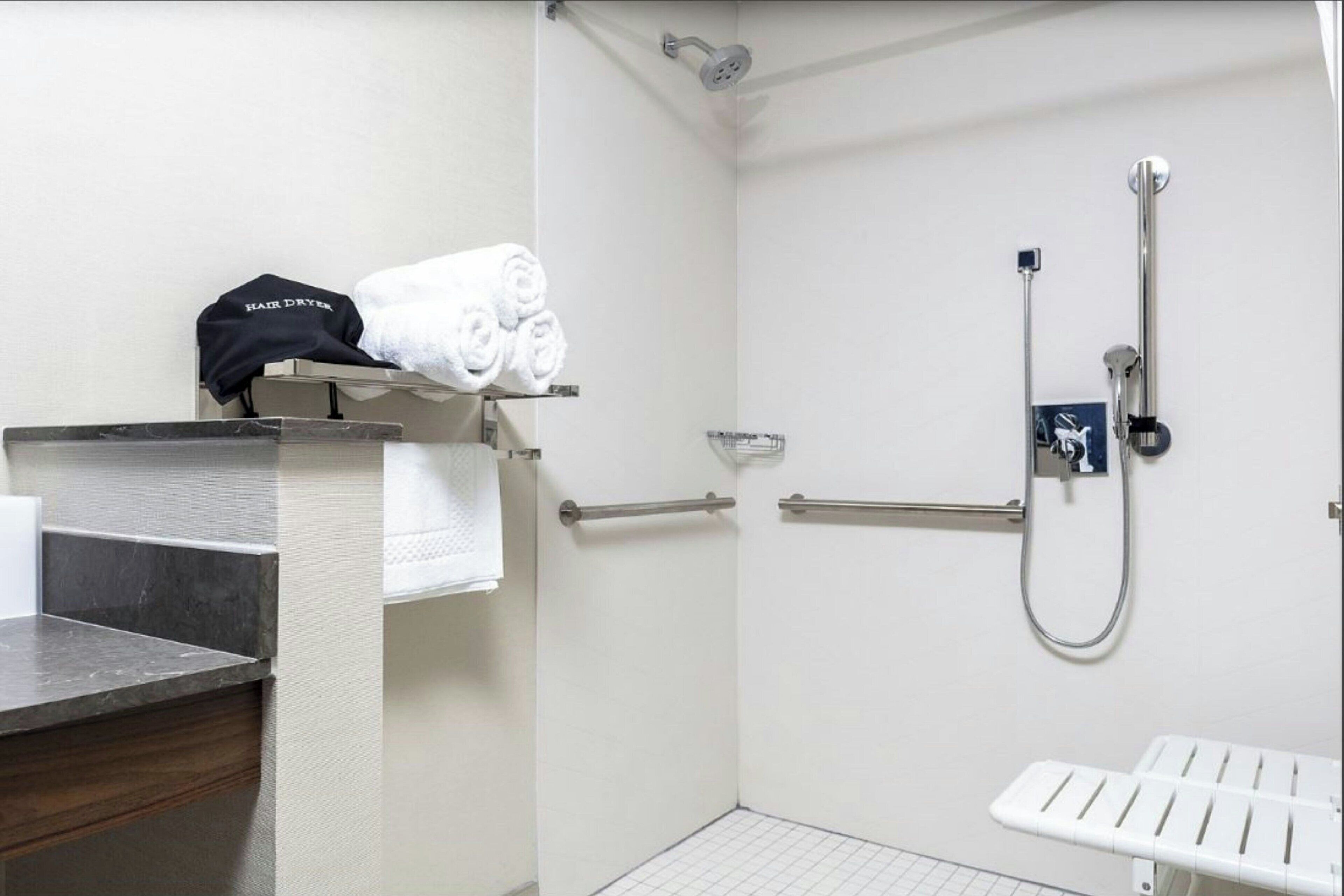 room, 1 king bed, non smoking | bathroom | free toiletries, hair dryer