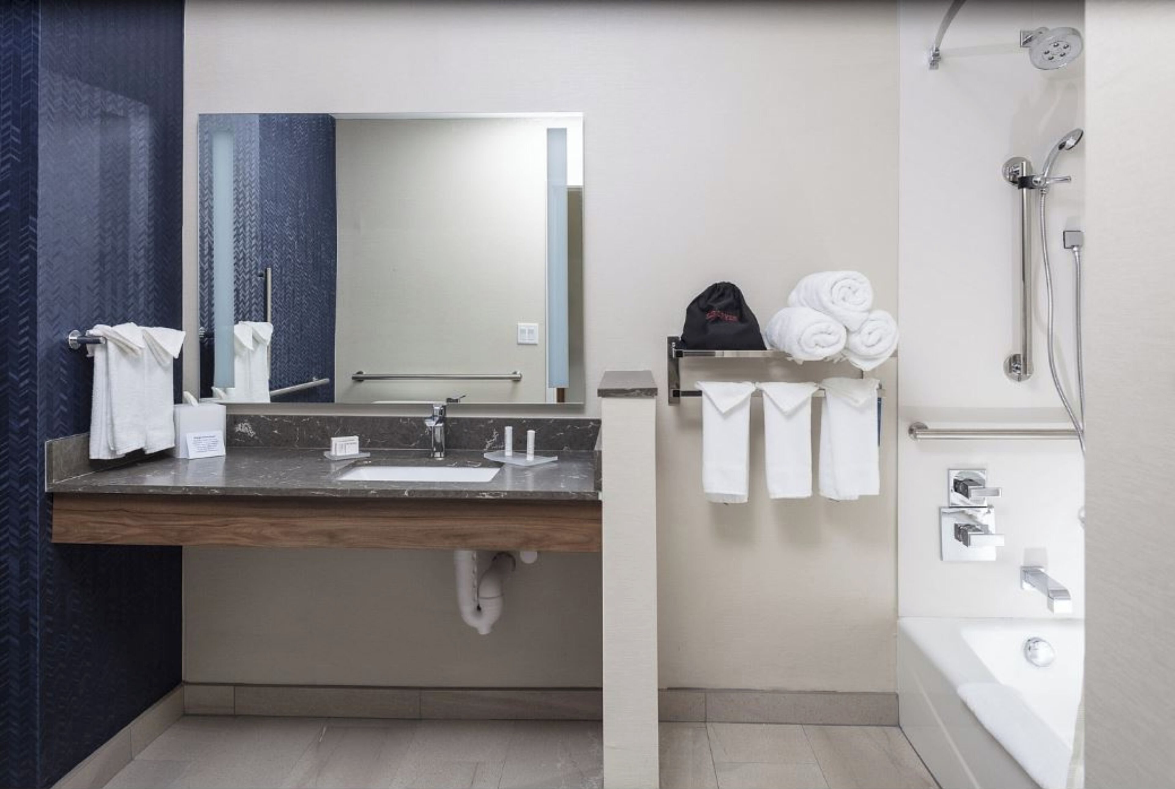 free toiletries, hair dryer