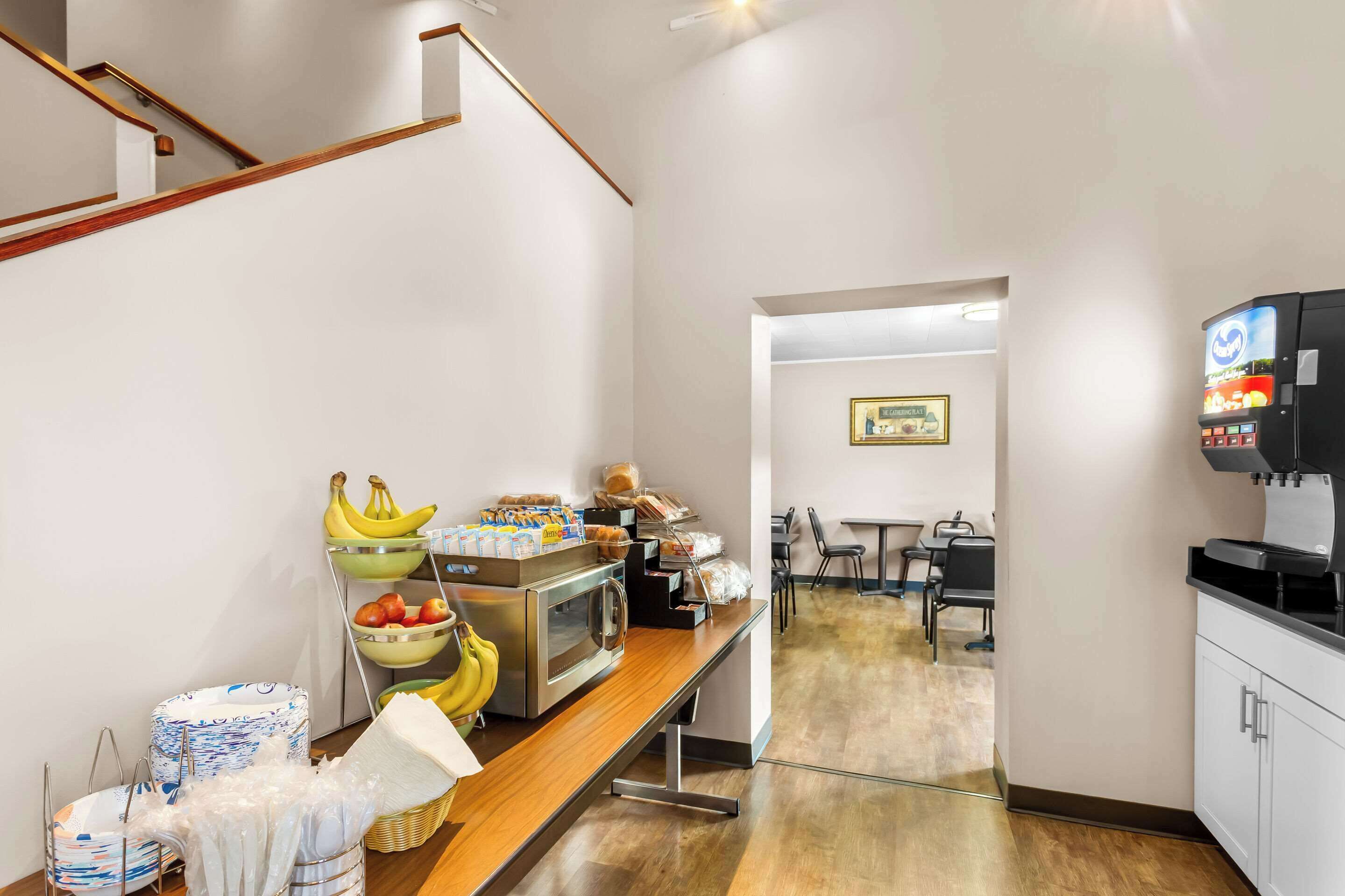 Photo - Rodeway Inn Gorham Riverside