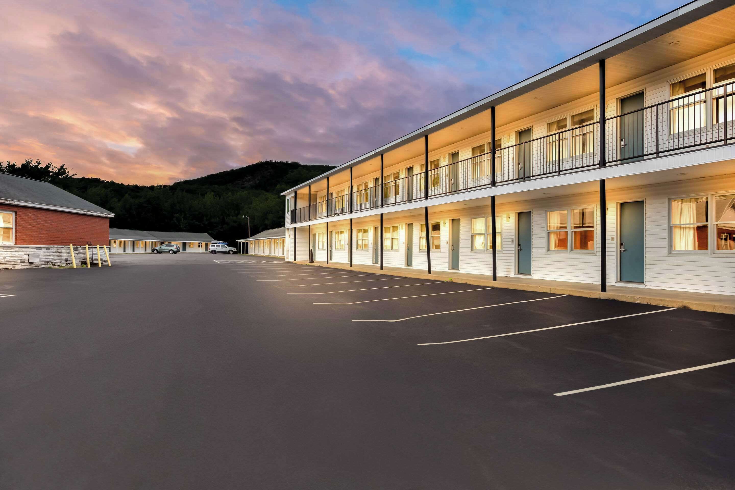 Photo - Rodeway Inn Gorham Riverside