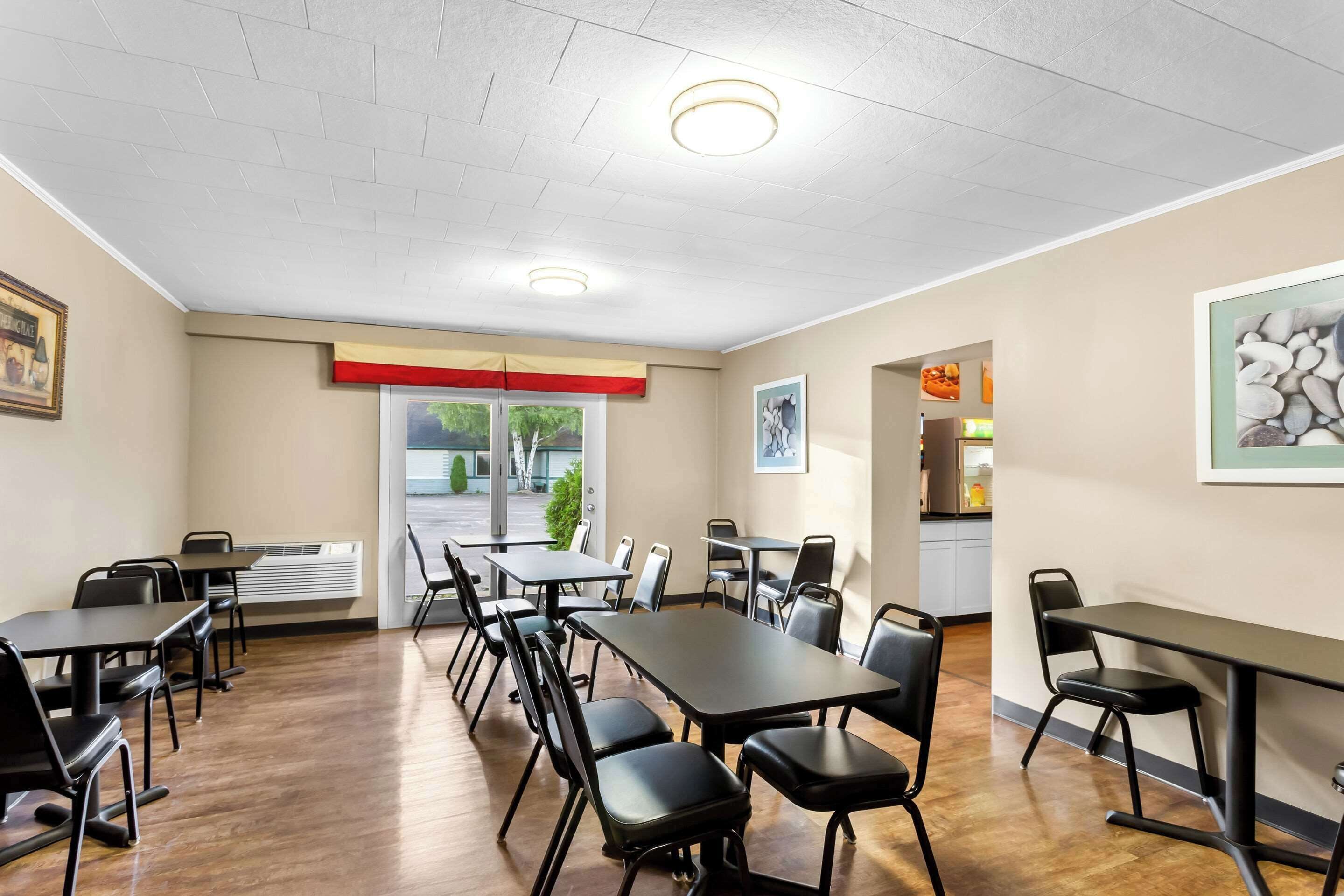 Photo - Rodeway Inn Gorham Riverside