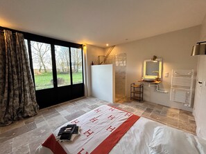 5 bedrooms, iron/ironing board, travel cot, free WiFi