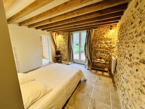 5 bedrooms, iron/ironing board, travel crib, free WiFi