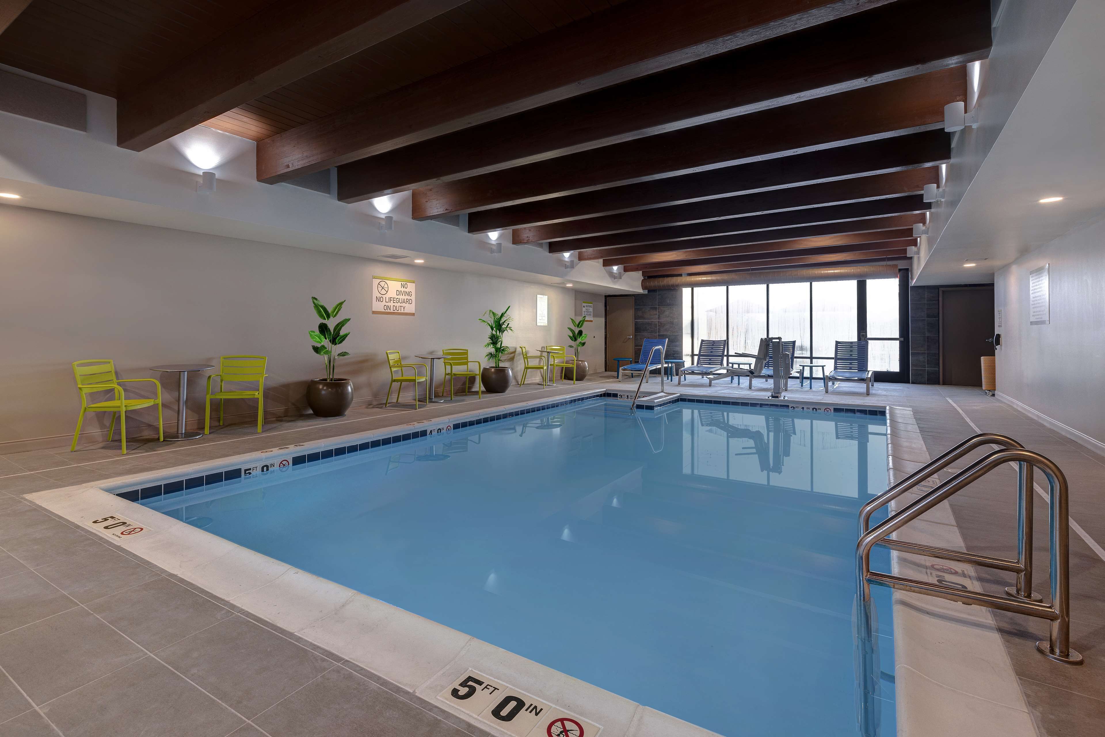 indoor pool, open 7:00 am to 11:00 pm, pool loungers