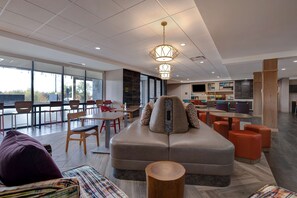 Lobby - Home2 Suites by Hilton Dekalb (DeKalb)