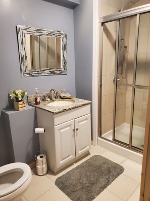 Shower, jetted bath, bidet, towels