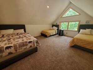 6 bedrooms, desk, free WiFi, bed sheets