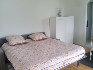 1 bedroom, iron/ironing board, travel cot, free WiFi