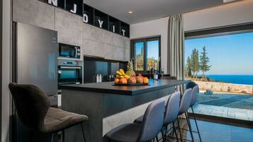 Fridge, microwave, oven, coffee/tea maker