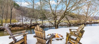 Riverfront cabin, 7 person hot tub, pool, trout fishing