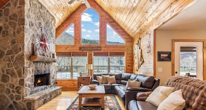 Riverfront cabin, arcade, hot tub, pool, trout fishing, pet friendly