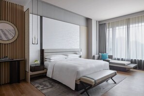 Executive kamer, 1 kingsize bed, uitzicht op stad | Luxe beddengoed, donzen dekbedden, een minibar, een kluis op de kamer