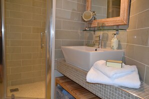 Bathroom - The Ridge (Menai Bridge)