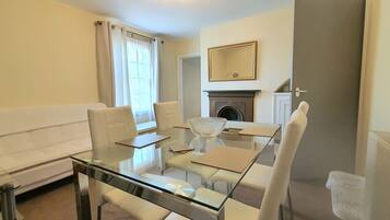 Apartment, Private Bathroom | Restaurant