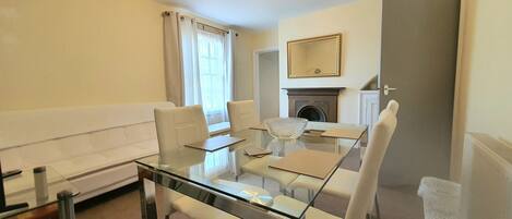 Apartment, Private Bathroom | Restaurant