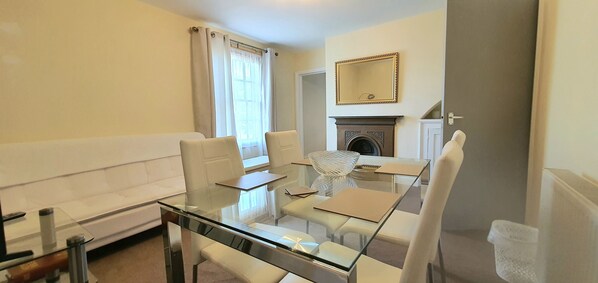 Apartment, Private Bathroom | Restaurant