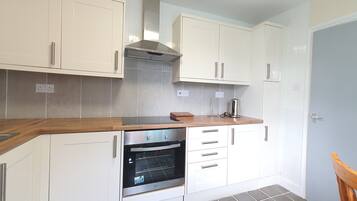 Apartment, Private Bathroom | Private kitchen