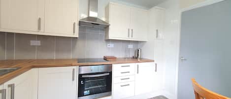 Apartment, Private Bathroom | Private kitchen