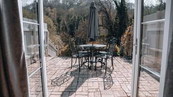 Casa de campo, baño privado, vista al río | Jardín