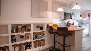 Cottage, Private Bathroom, River View | Shared kitchen