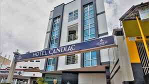 A hotel with a prominent sign reading "HOTEL CANDIAC."