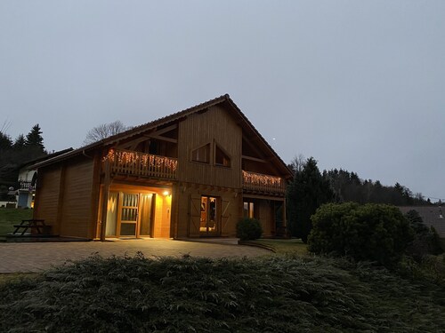 Spacious and charming chalet, 6 minutes from GERARDMER, optional jacuzzi