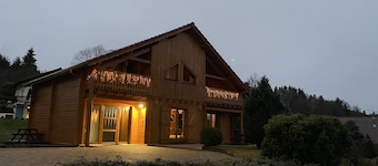 Spacious and charming chalet, 6 minutes from GERARDMER, optional jacuzzi