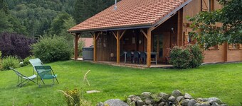 Spacieux et charmant chalet, 6 minutes de GERARDMER, jacuzzi en option