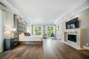 6 bedrooms, in-room safe, desk, iron/ironing board