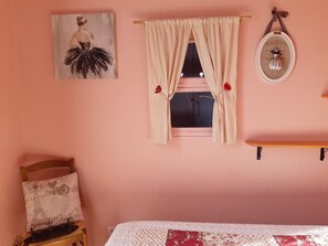 2 chambres, fer et planche à repasser, Wi-Fi, draps fournis