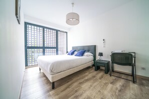 3 bedrooms, desk, iron/ironing board, travel crib