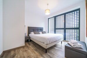 3 Schlafzimmer, Schreibtisch, Bügeleisen/Bügelbrett, Reisekinderbett