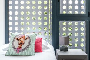3 bedrooms, desk, iron/ironing board, travel crib