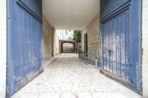 Architect-designed house in Tours center garden terrace, A/C, parking