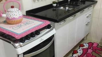 冰箱、炉灶、厨具/餐具