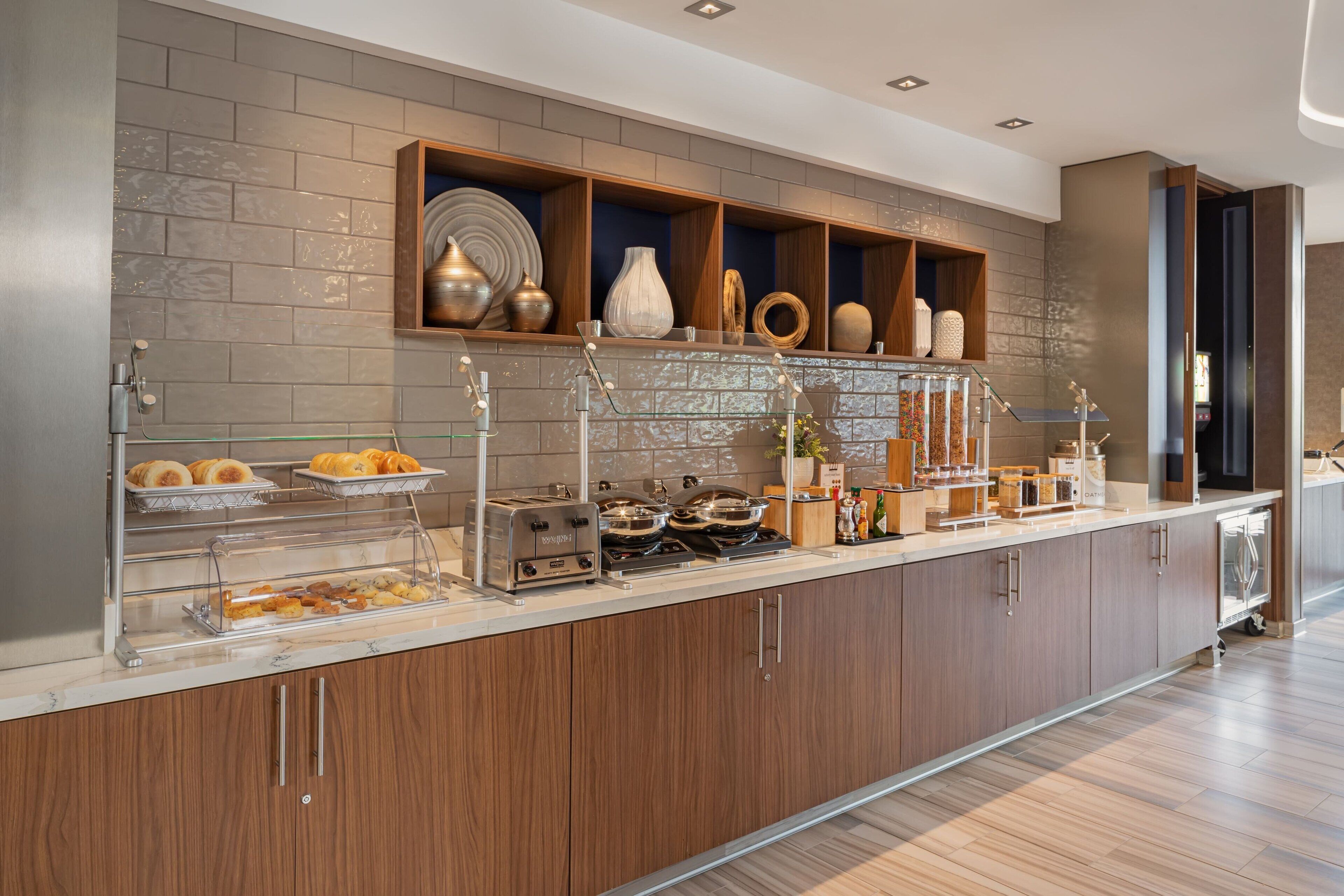 free buffet breakfast